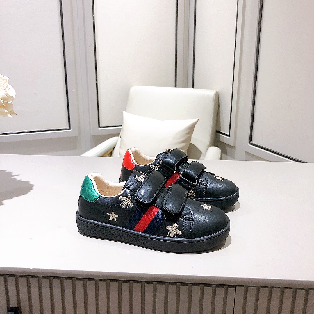 Children's shoes child